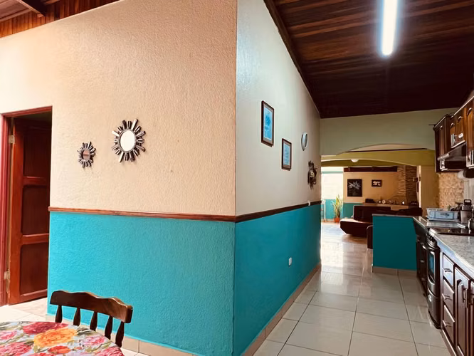 Venta de casa con apartamento independiente en San Isidro de Heredia - Imagen 11
