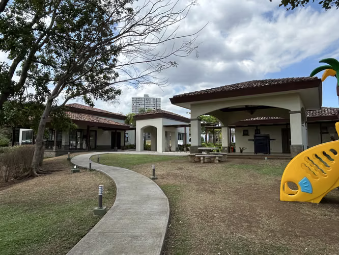 VENDO CASA CONDOMINIO FRANCOSTA