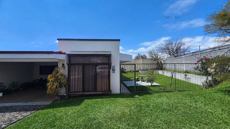 Single-Story Home for Rent in Escazú | Expansive Private Garden | Gated Community