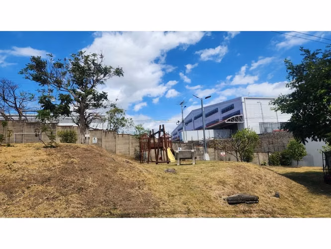 Escazú | Casa de una Planta en Condominio | Amplio Jardín de 300 m² | Pet friendly - Imagen 10