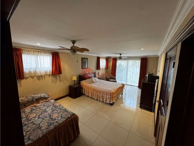 Escazú | Casa de una Planta en Condominio | Amplio Jardín de 300 m² | Pet friendly - Imagen 5