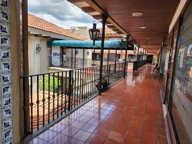 SE ALQUILA OFICINA EN ESCAZÚ DE 11.52 M2 - Imagen 4