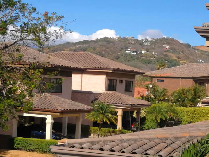 Puerta de Hierro, hermosa-fina-amplia 345m2, 4 hab, 3 baños, 2 terrazas-patio-sauna, 4 parqueos.
