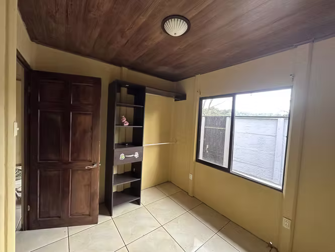 Casa con Piscina en Venta – Los Ángeles de Atenas - Imagen 13