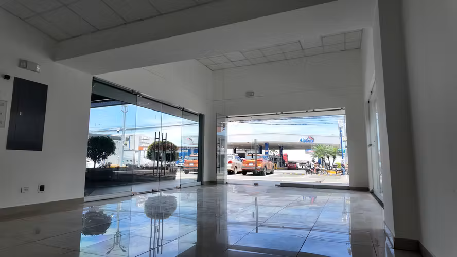 IPB Plaza Comercial Santa Anita local # 8