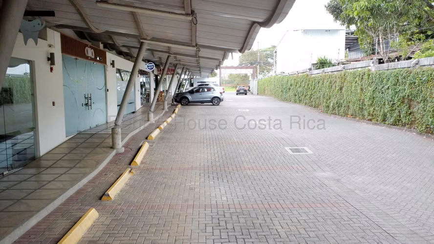 Venta de Plaza Comercial en La Guácima Alajuela