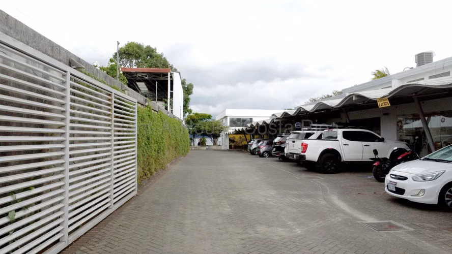 Venta de Plaza Comercial en La Guácima Alajuela