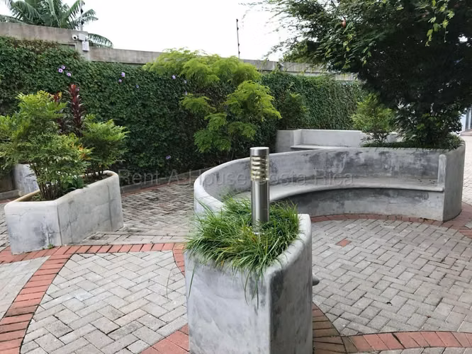 Venta de Plaza Comercial en La Guácima Alajuela