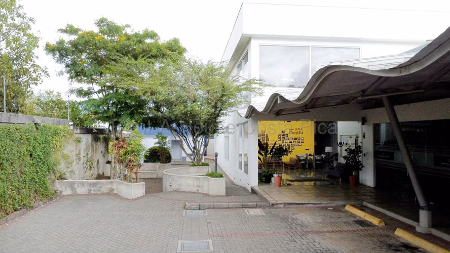 Venta de Plaza Comercial en La Guácima Alajuela
