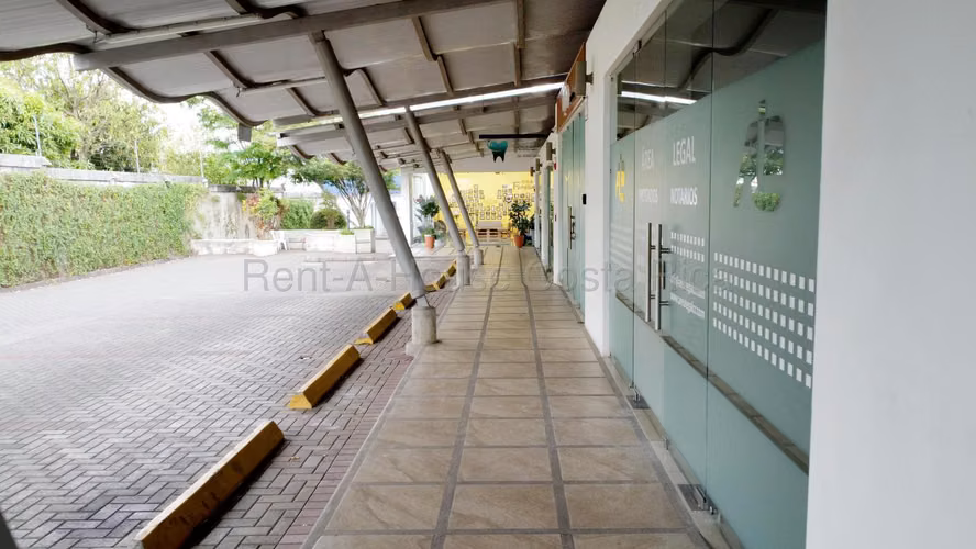 Venta de Plaza Comercial en La Guácima Alajuela