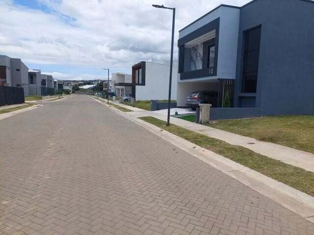 VENTA DE HERMOSO LOTE DE 208 M2 EN MODERNO CONDOMINIO FULL AMENIDADES, CURRIDABAT MP 26-441 - Imagen 2