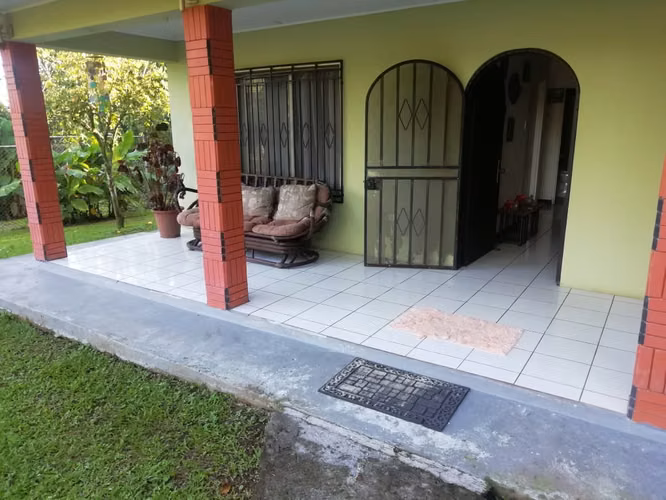 CASA CON AMPLIO TERRENO EN JIMENEZ, POCOCI, LIMON