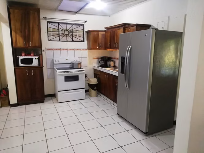 CASA CON AMPLIO TERRENO EN JIMENEZ, POCOCI, LIMON