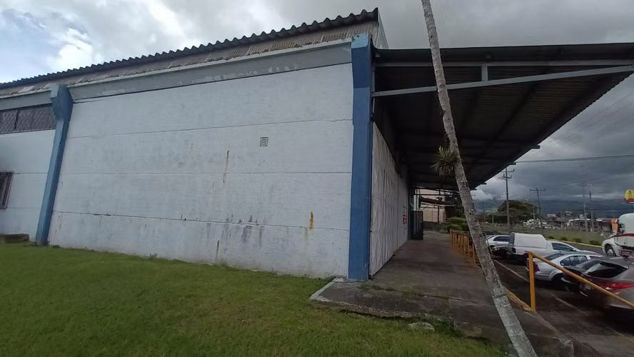 Venta de Bodega Nave Industrial  con 3446 m2 en Guadalupe Cartago