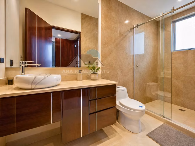 Residencia de lujo con piscina privada en exclusivo condominio de Santa Ana - Imagen 10