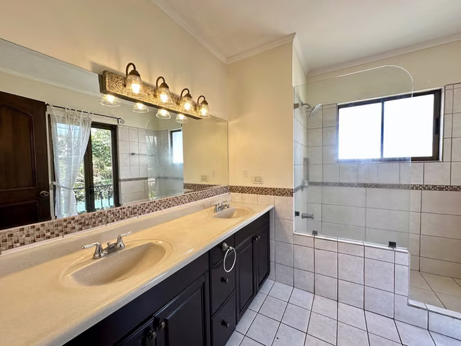 ALQUILER DE CASA EN CONDOMINIO CON AMPLIO JARDIN, SANTA ANA - Imagen 7