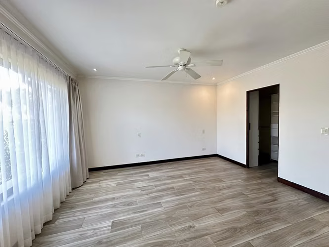 ALQUILER DE CASA EN CONDOMINIO CON AMPLIO JARDIN, SANTA ANA - Imagen 6