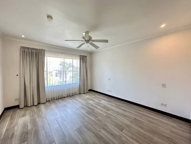 ALQUILER DE CASA EN CONDOMINIO CON AMPLIO JARDIN, SANTA ANA - Imagen 9