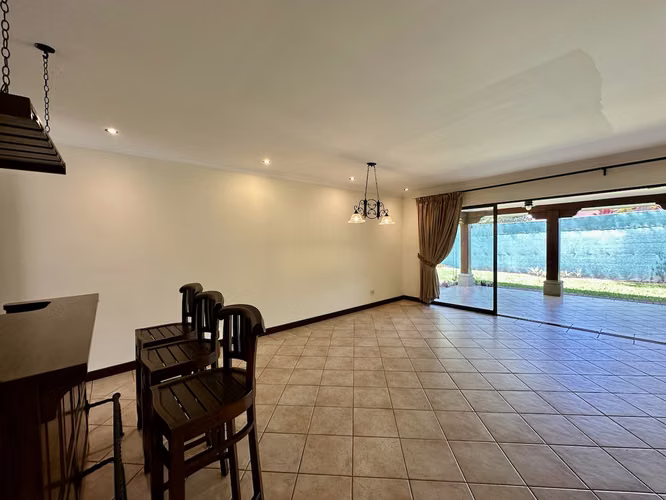 ALQUILER DE CASA EN CONDOMINIO CON AMPLIO JARDIN, SANTA ANA - Imagen 13