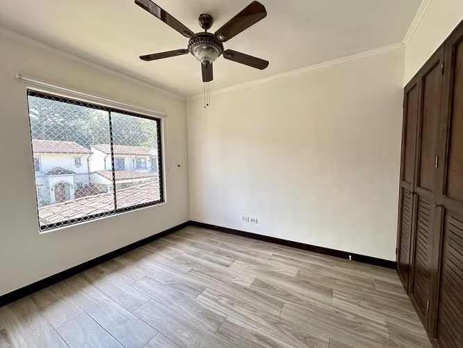 ALQUILER DE CASA EN CONDOMINIO CON AMPLIO JARDIN, SANTA ANA - Imagen 11