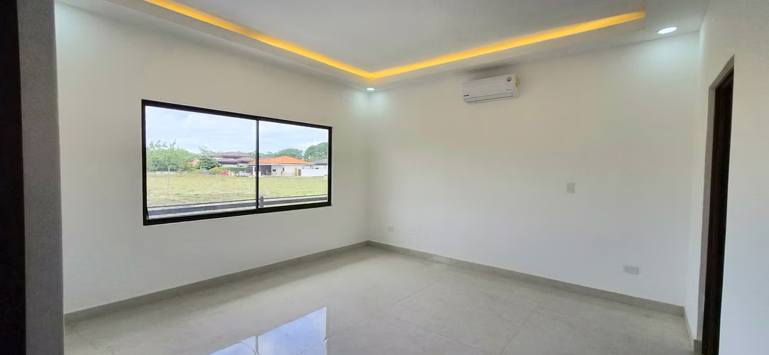Hermosa Casa de 4 Habitaciones en Condominio Privado- Guanacaste
