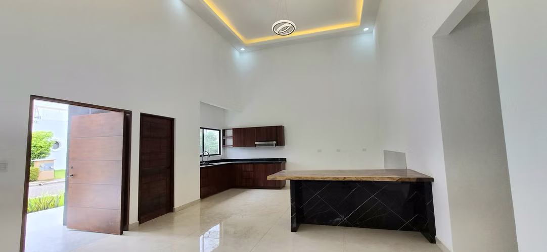 Hermosa Casa de 4 Habitaciones en Condominio Privado- Guanacaste