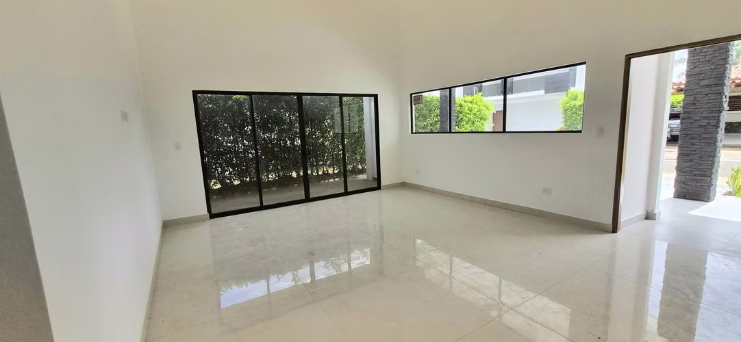 Hermosa Casa de 4 Habitaciones en Condominio Privado- Guanacaste