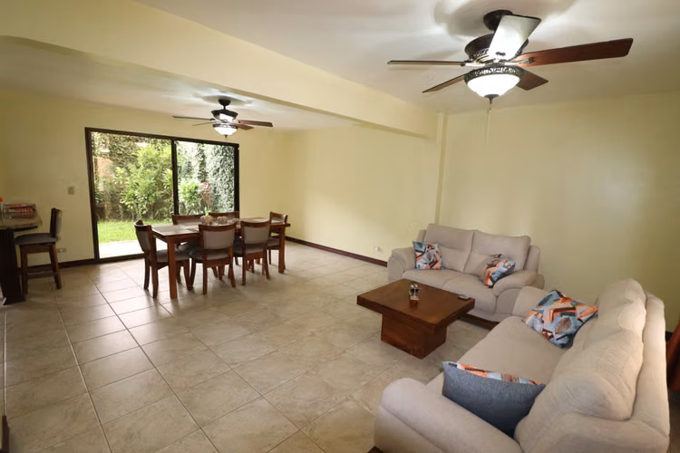 UNA CASA MUY “ESPECIAL” EN HEREDIA, COSTA RICA-RM