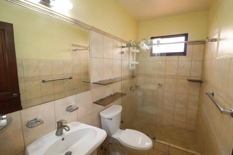 UNA CASA MUY “ESPECIAL” EN HEREDIA, COSTA RICA-RM
