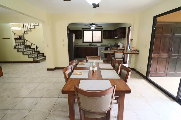 UNA CASA MUY “ESPECIAL” EN HEREDIA, COSTA RICA-RM