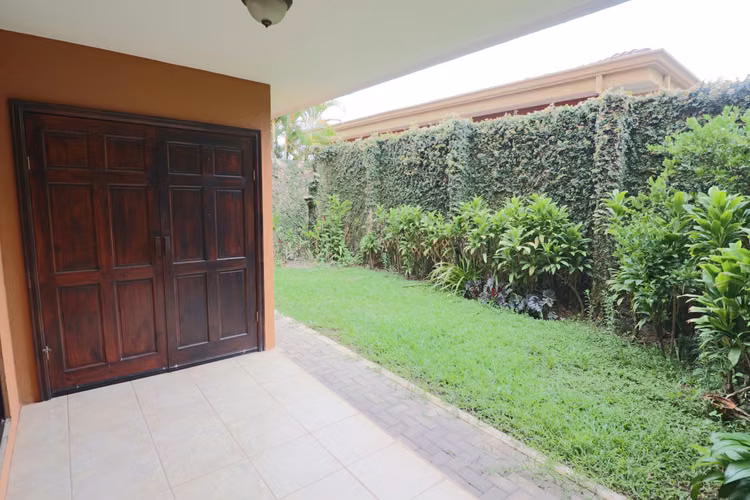 UNA CASA MUY “ESPECIAL” EN HEREDIA, COSTA RICA-RM