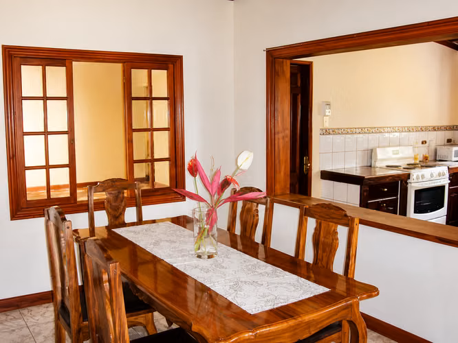 Se vende, Exclusiva Casa de Campo en Condominio La Mallorquina, Esparza