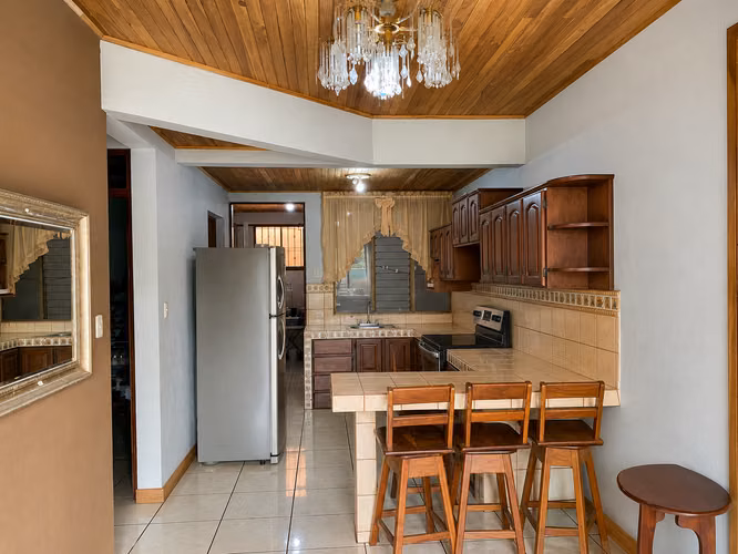 Casa en Venta en Atenas Centro - Imagen 2