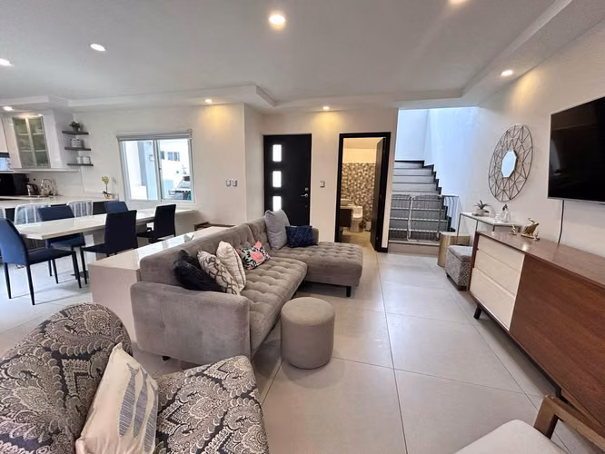 Casa en Santa Ana con Vista Panorámica y Alta Rentabilidad