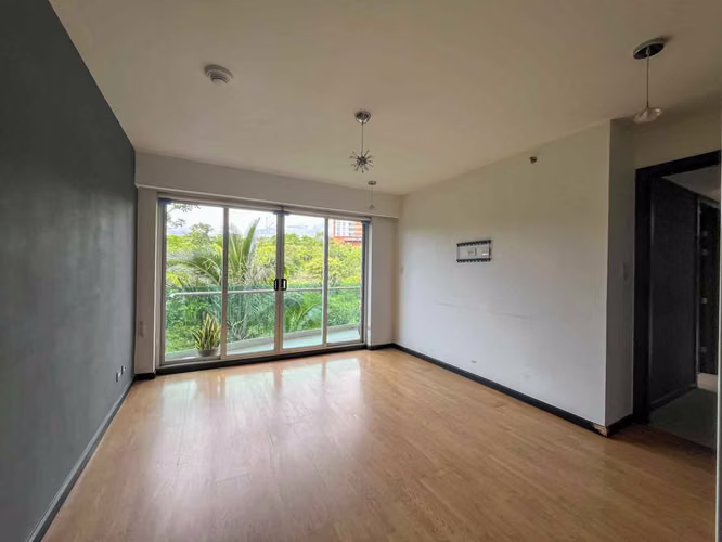 Venta de apartamento con amplio balcón