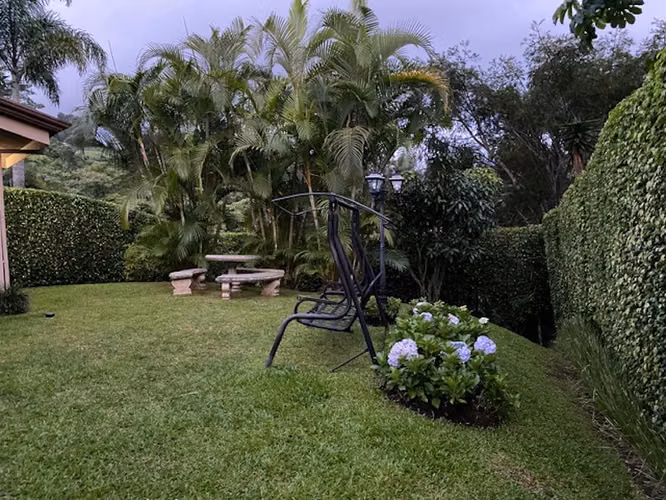 Venta de amplia casa en Condominio Gregal