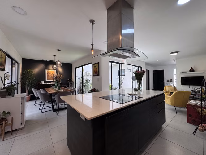 Venta de Amplia Casa en Condominio Terralta