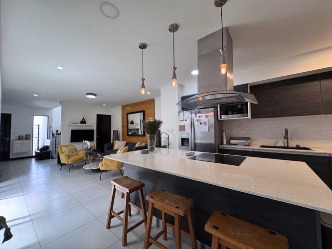 Venta de Amplia Casa en Condominio Terralta