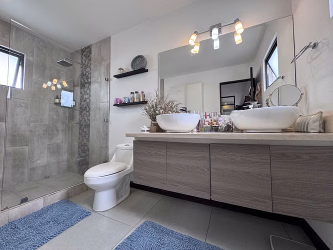 Venta de Amplia Casa en Condominio Terralta