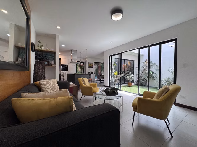 Venta de Amplia Casa en Condominio Terralta