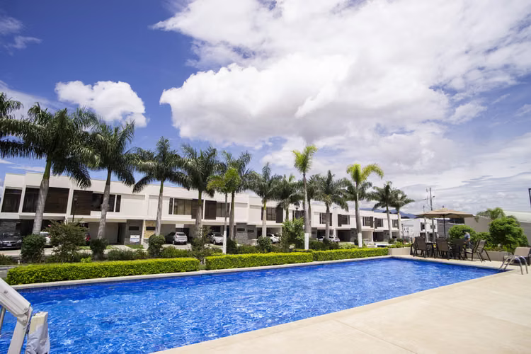 Venta de Amplia Casa en Condominio Terralta