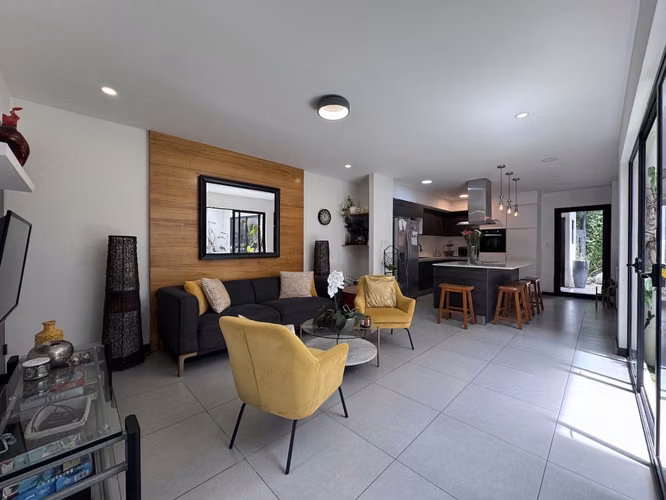 Venta de Amplia Casa en Condominio Terralta