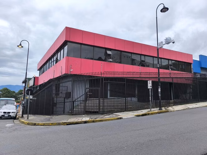 Venta de amplio local comercial en San José Centro