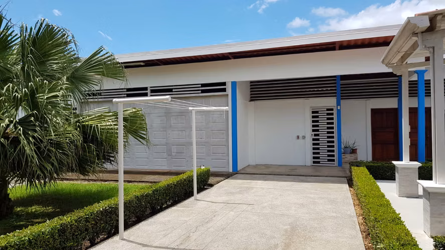 Venta de Espectacular Propiedad con Piscina en Parrita Costa Rica