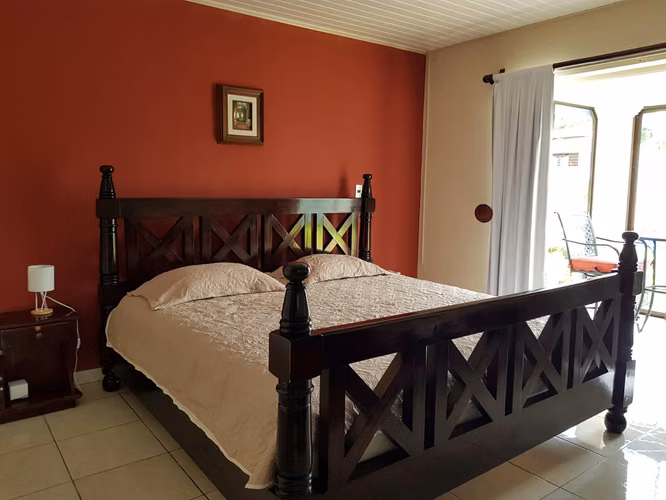 Venta de Espectacular Propiedad con Piscina en Parrita Costa Rica