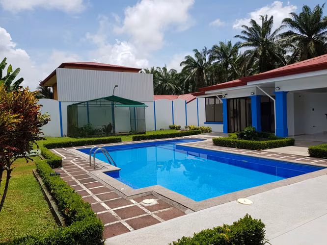 Venta de Espectacular Propiedad con Piscina en Parrita Costa Rica