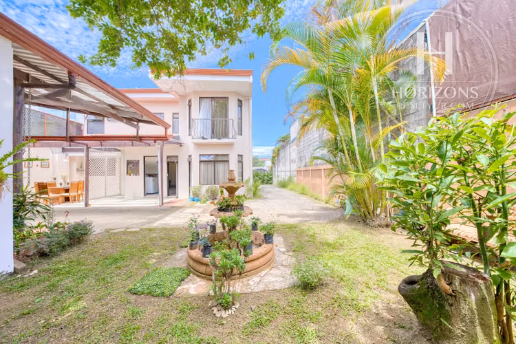 Casa en Venta en Residencial Bosques de Catalán en Granadilla NJA1388DM