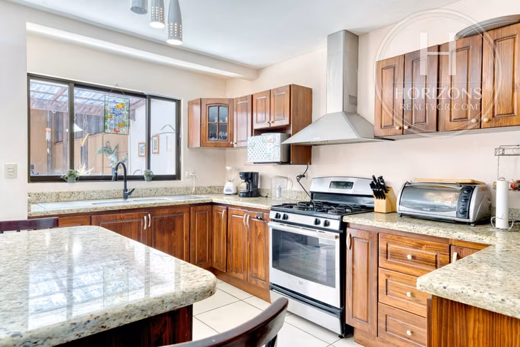 Casa en Venta en Residencial Bosques de Catalán en Granadilla NJA1388DM