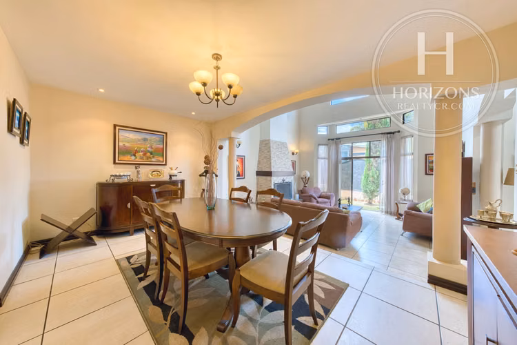 Casa en Venta en Residencial Bosques de Catalán en Granadilla NJA1388DM