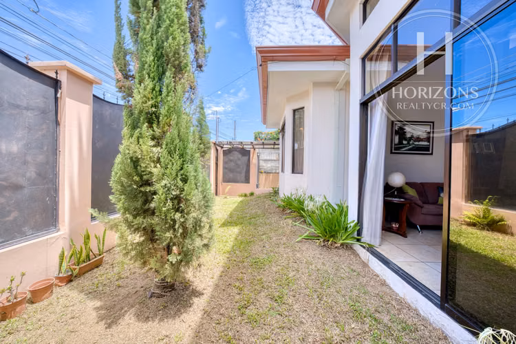 Casa en Venta en Residencial Bosques de Catalán en Granadilla NJA1388DM